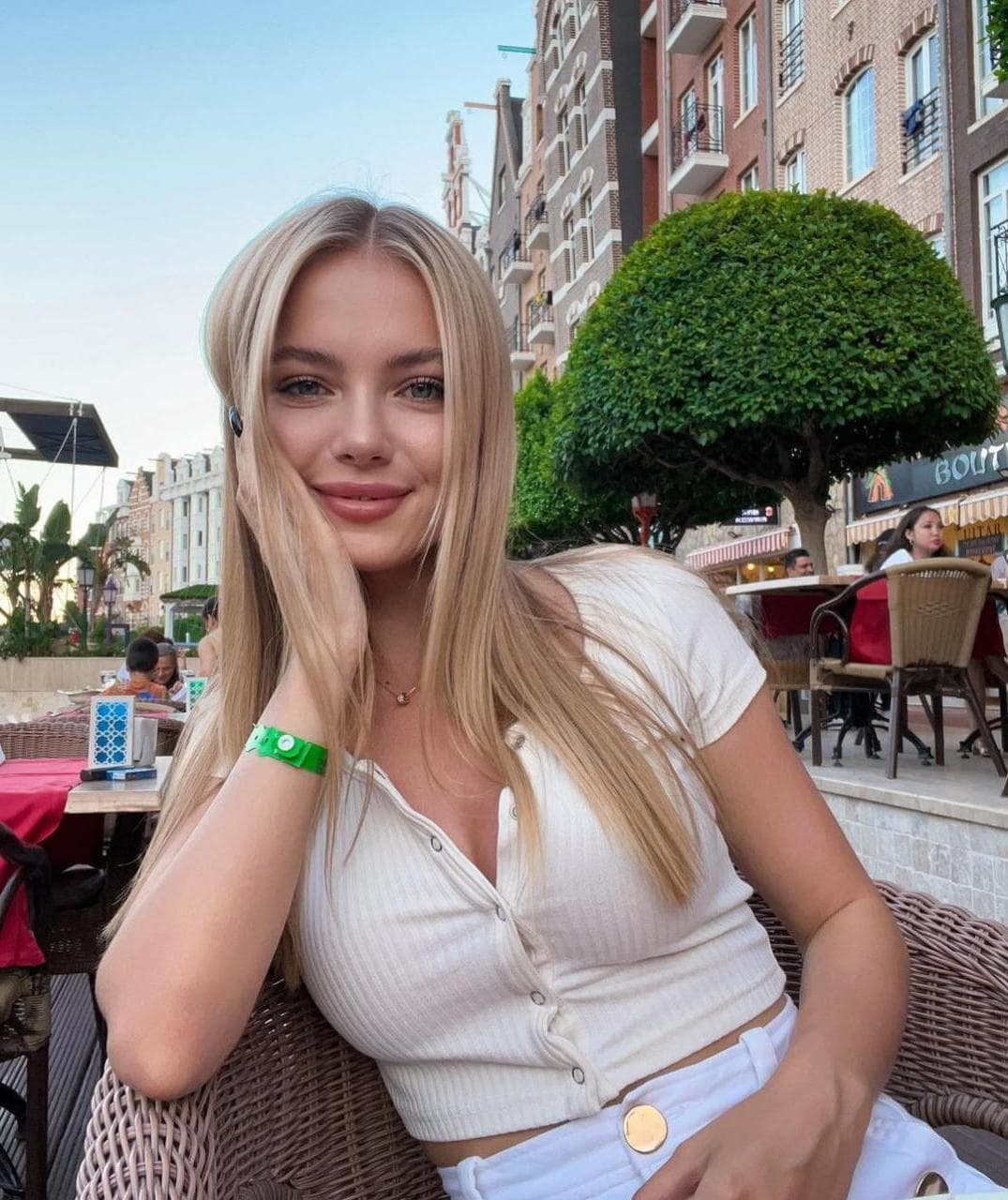 Maisie (22) | Zaanstad escort