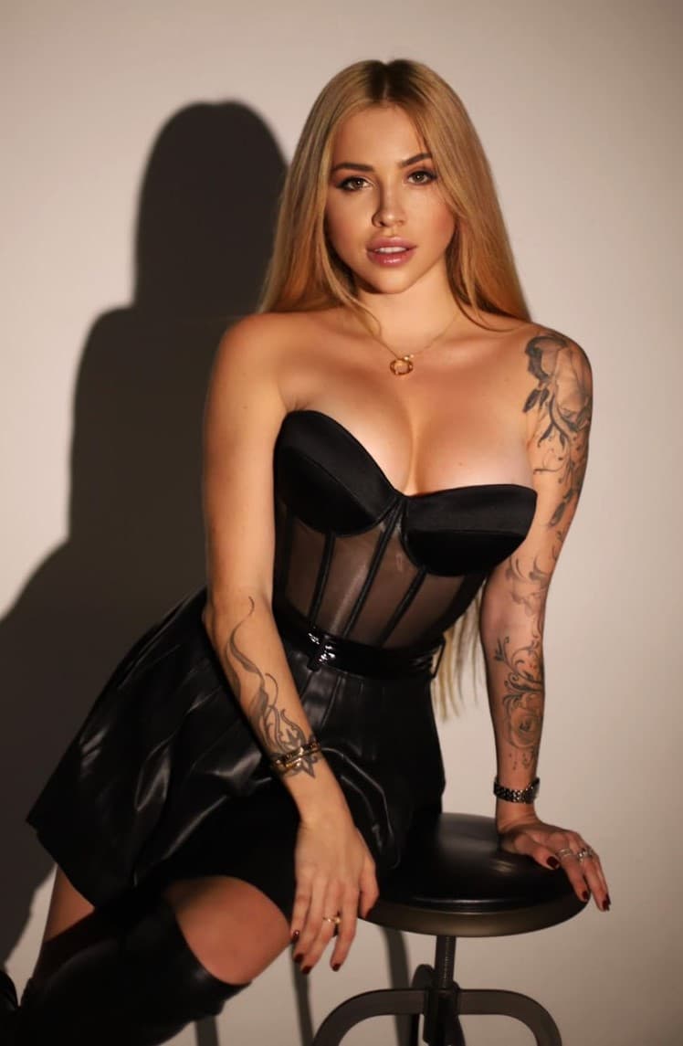 Elly (24) | Den Haag escort