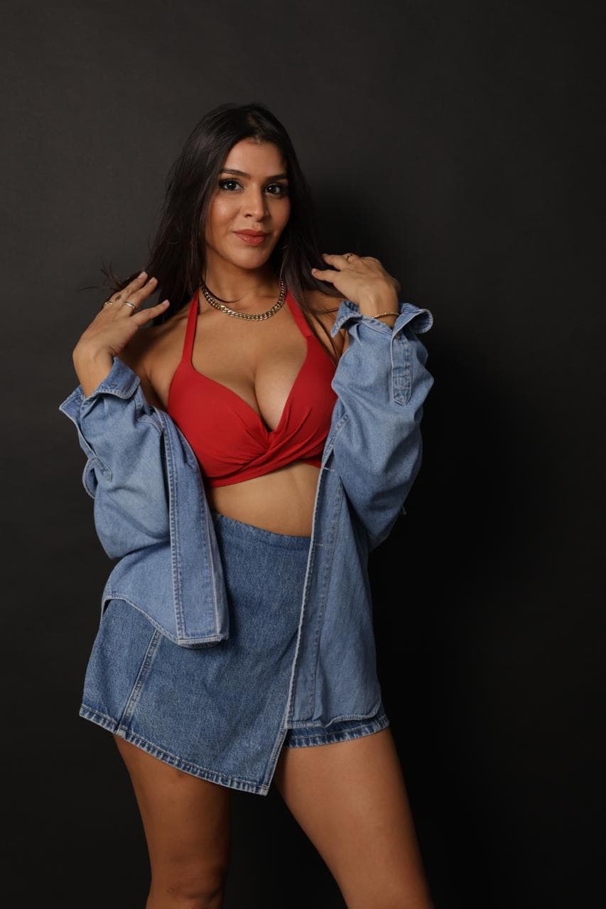 Nayla Amsterdam escort — foto 3