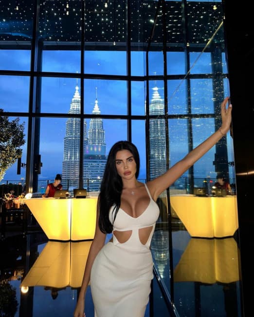 Briony, 25 — escort in Rotterdam