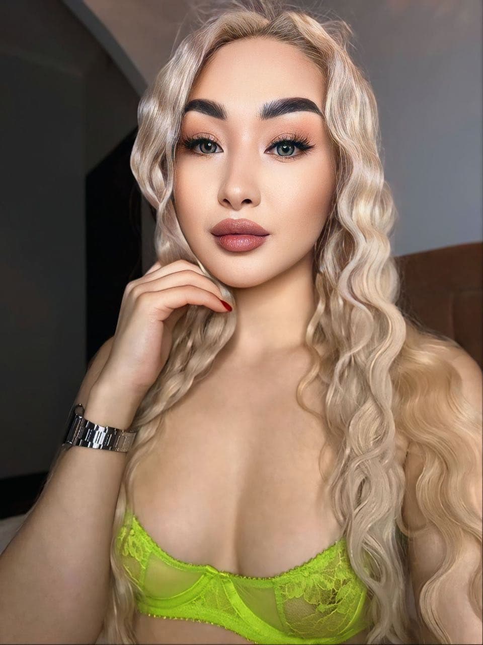 Harley, blonde vrouwelijke escort Utrecht