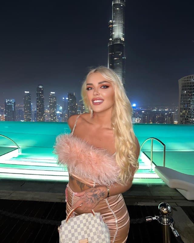 Liza, blonde volle escort Amsterdam