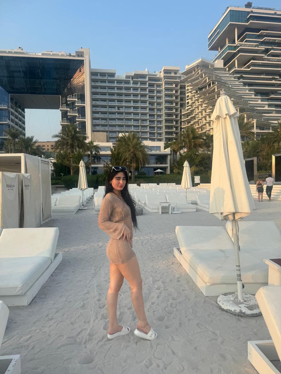 Sofia, brunette tengere escort Enschede