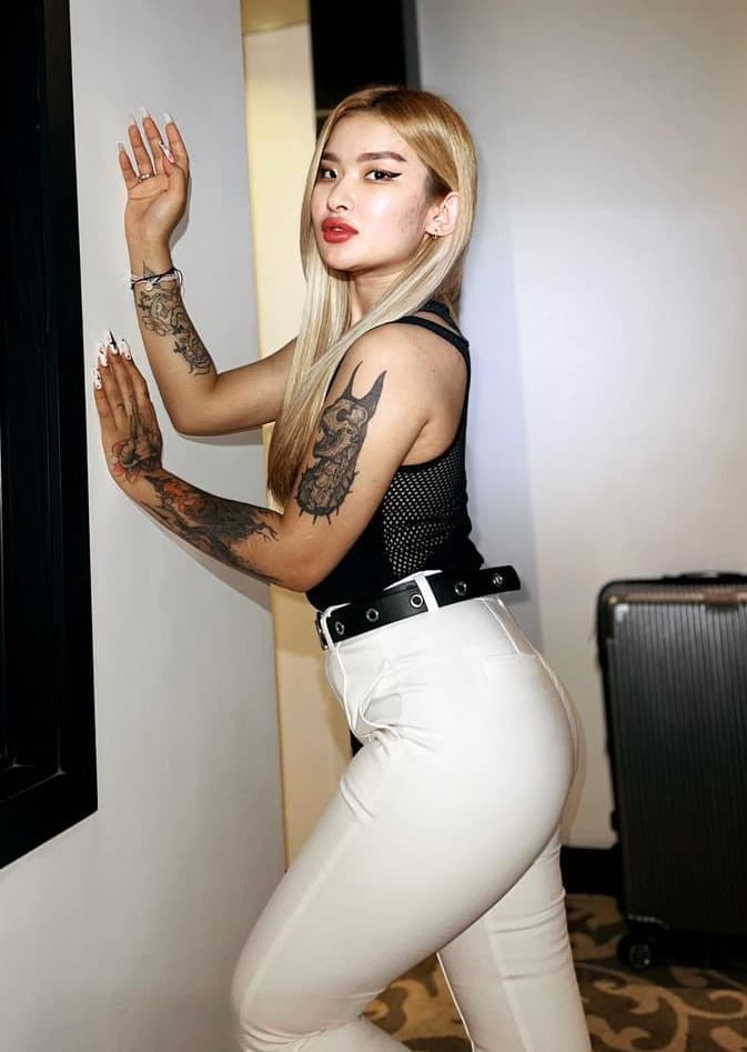 Kim (20) — portret in Den Haag