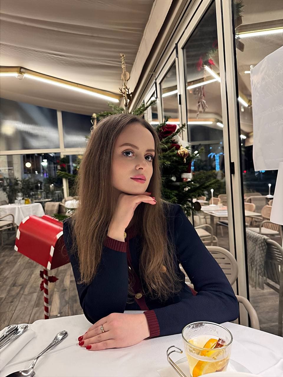 Riley, brunette slanke escort Amsterdam