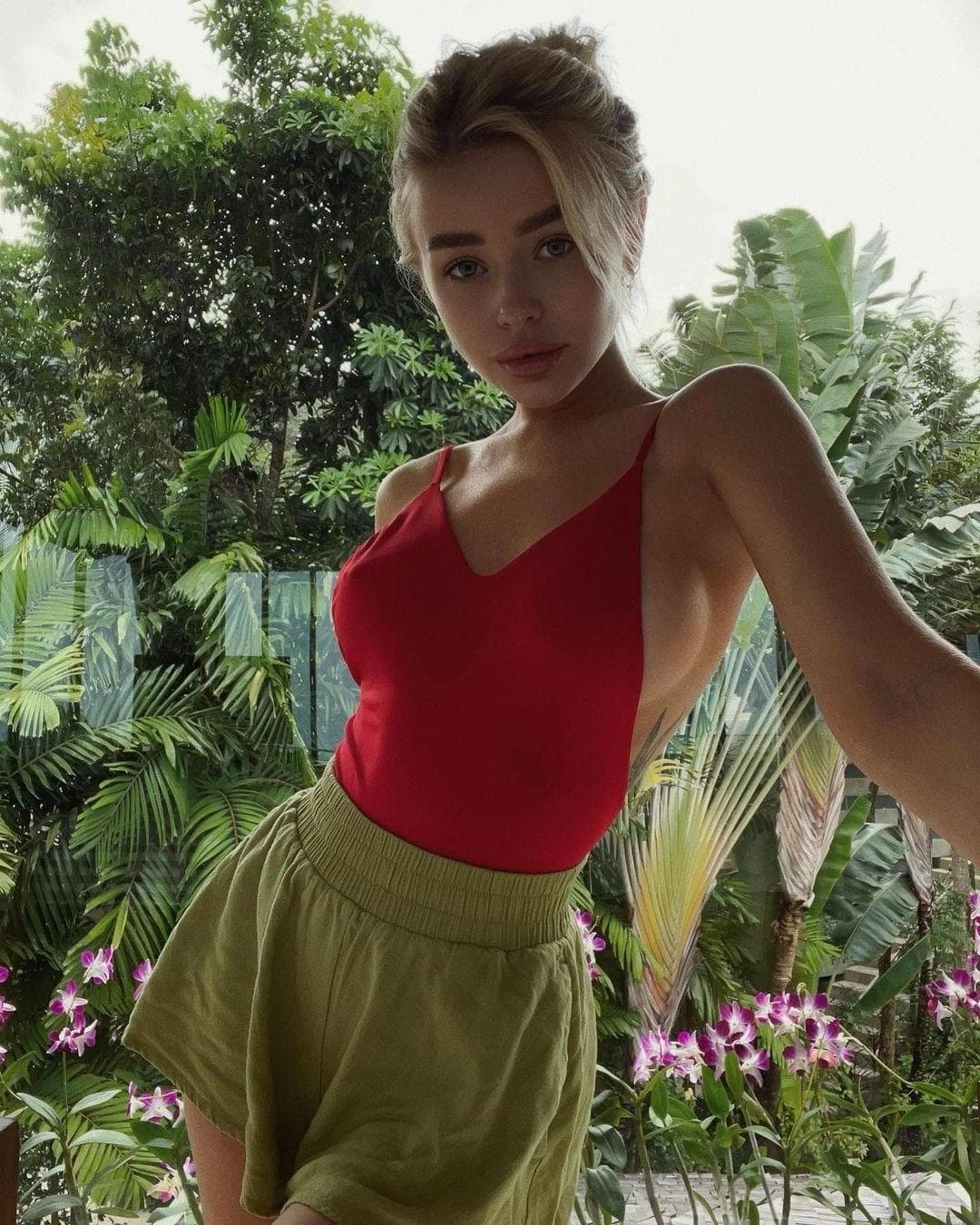 Tegan, blonde petite escort Haarlem