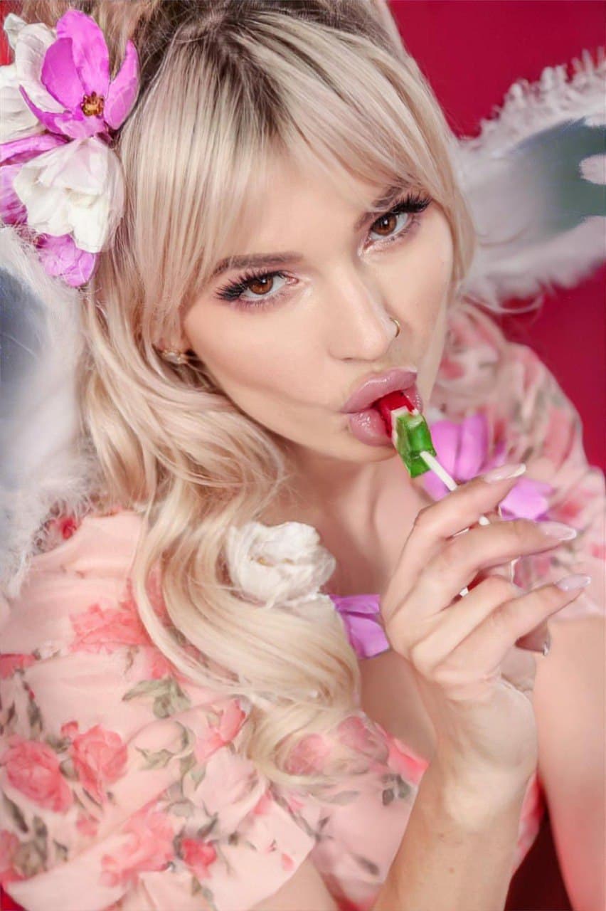 Inessa, 33 — escort in Amsterdam