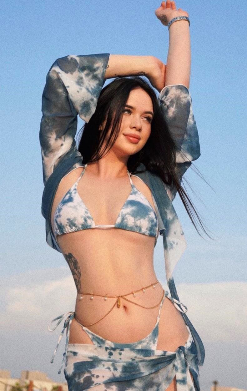 Dzhuliya (20) | Amsterdam escort