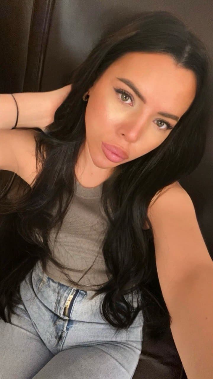 Amira (25) — portret in Amsterdam