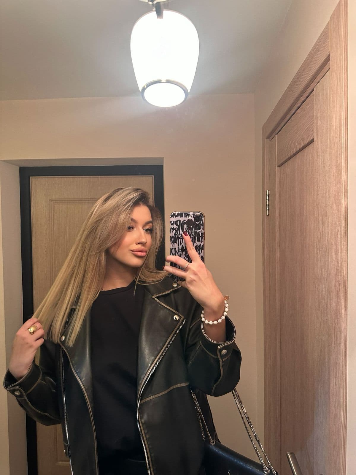 Escort Adelina, 21 jaar, Groningen
