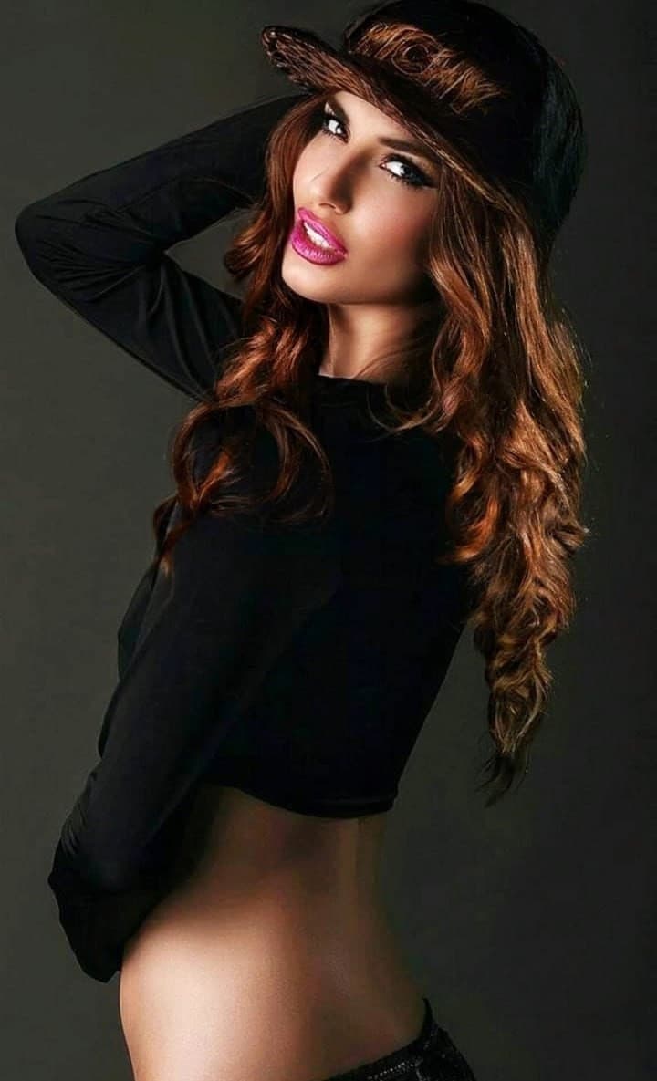 Ninnel, brunette volle escort Arnhem