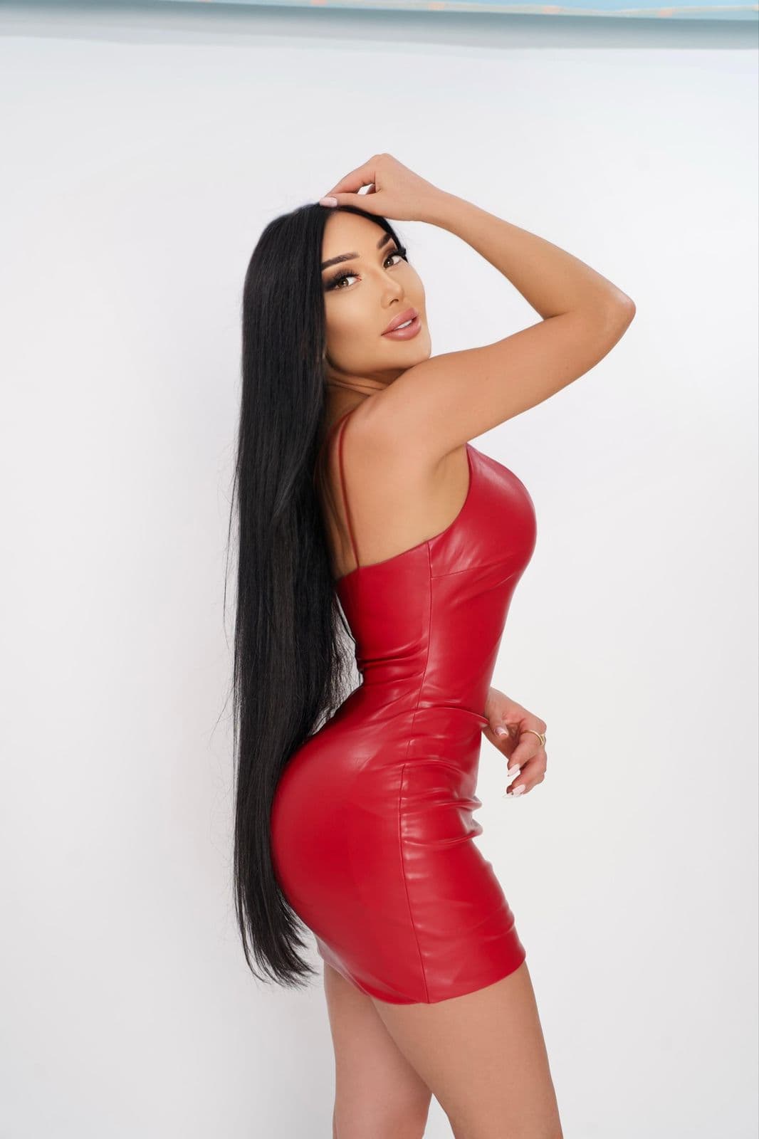 Kamilla, brunette petite escort Groningen