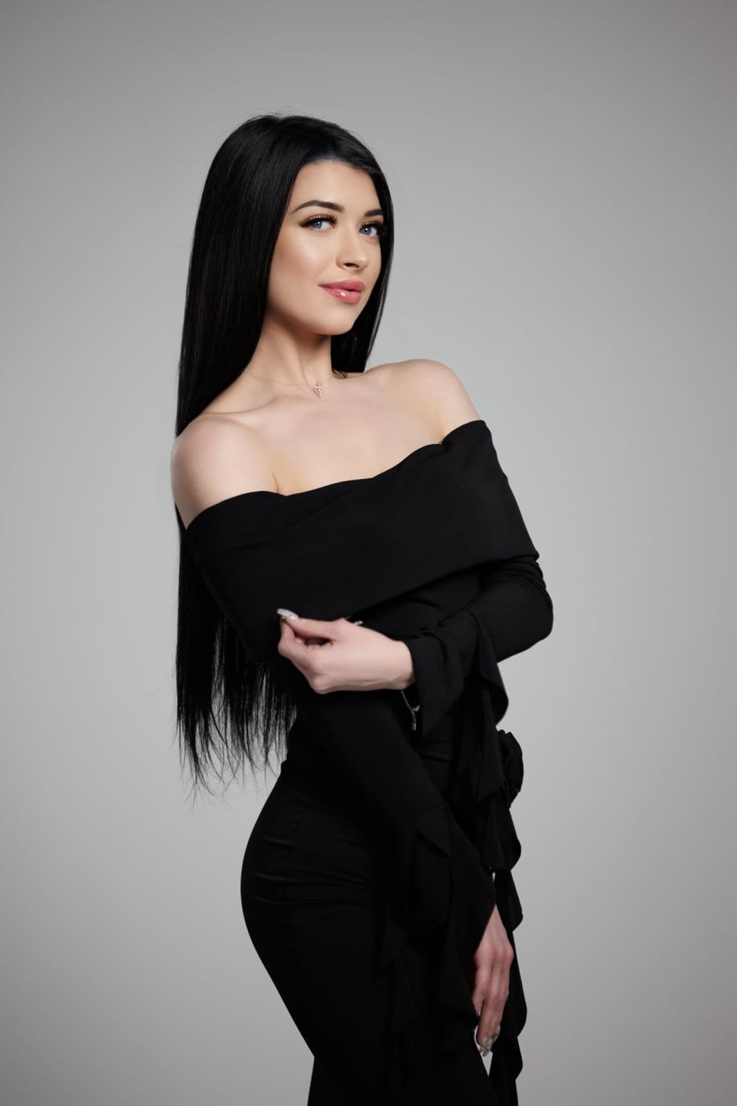 Malvina, brunette slanke escort Enschede