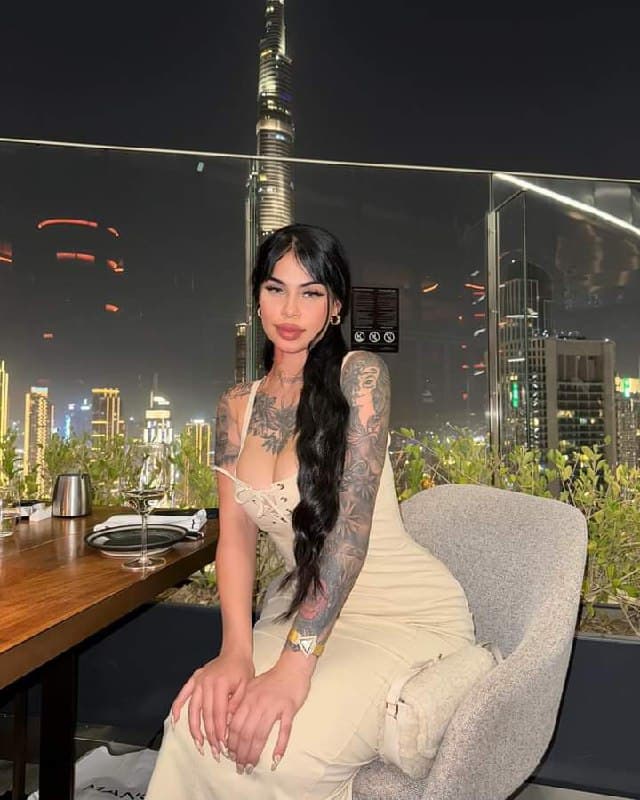 Lim — 25-jarige escort in Tilburg