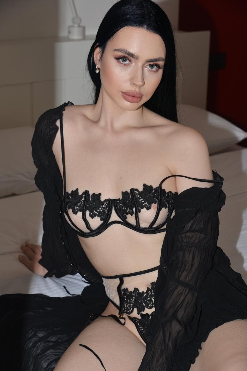 Escort Clodia portret, Groningen