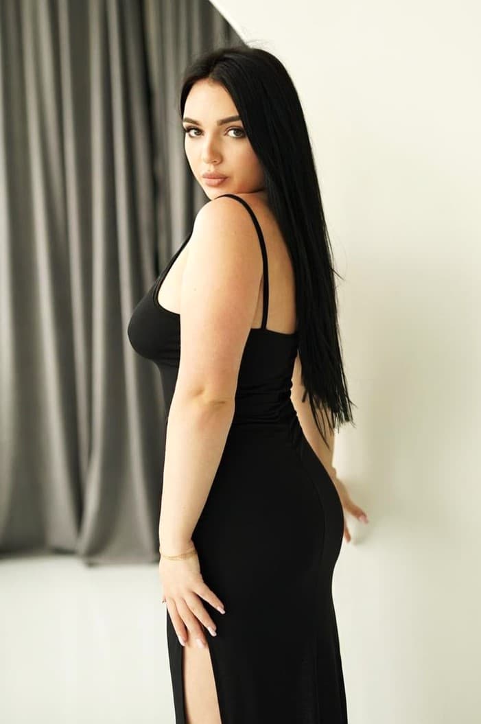 Valeria, brunette vrouwelijke escort Den Haag