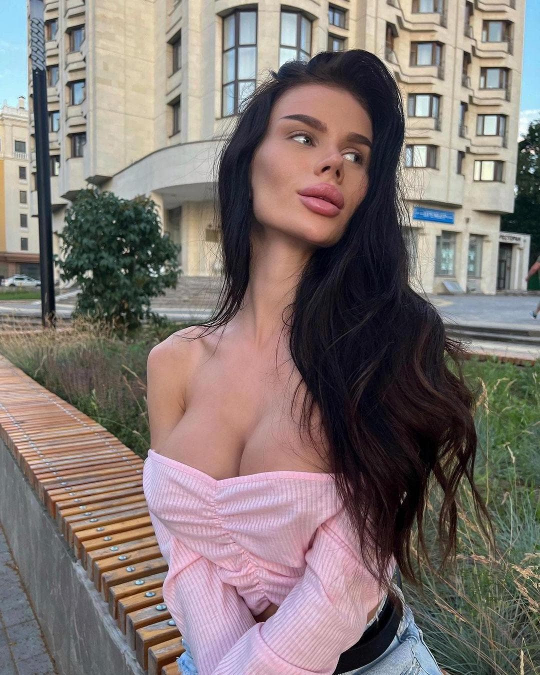 Grace (26) — portret in Amsterdam