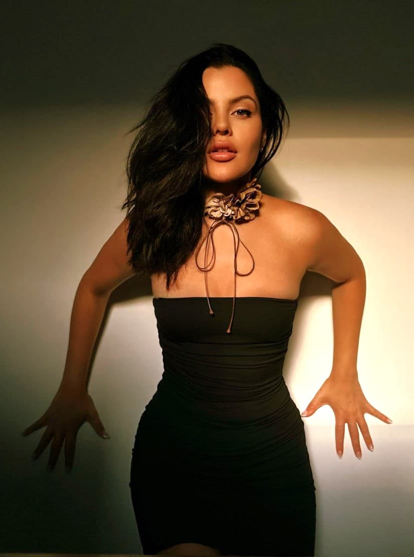 Clara, brunette atletische escort Amsterdam