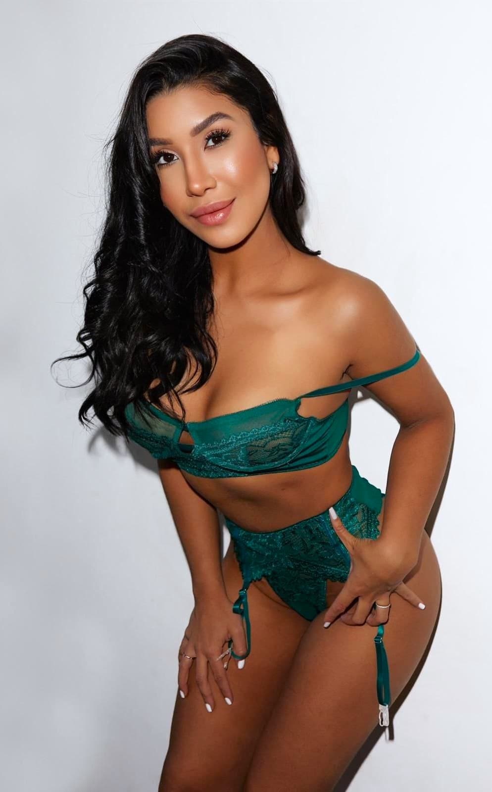 Mel, 23 — escort in Tilburg