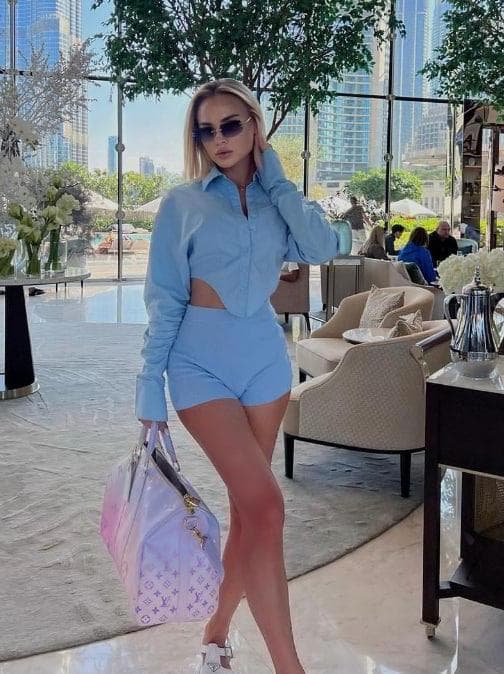Kara, blonde slanke escort Tilburg