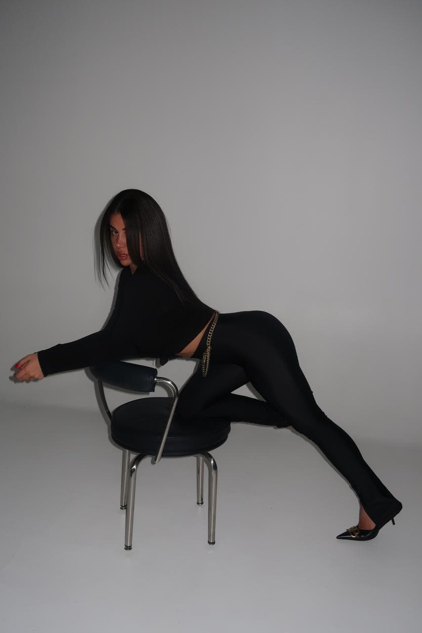 Dana, brunette petite escort Amsterdam