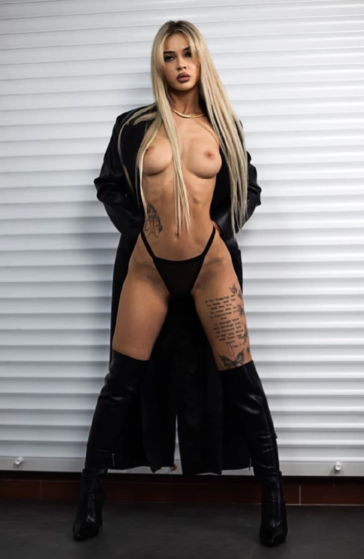 Kari, blonde sportieve escort Eindhoven
