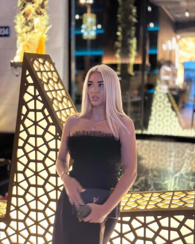 Escort Karolina (Den Haag) — afbeelding 3