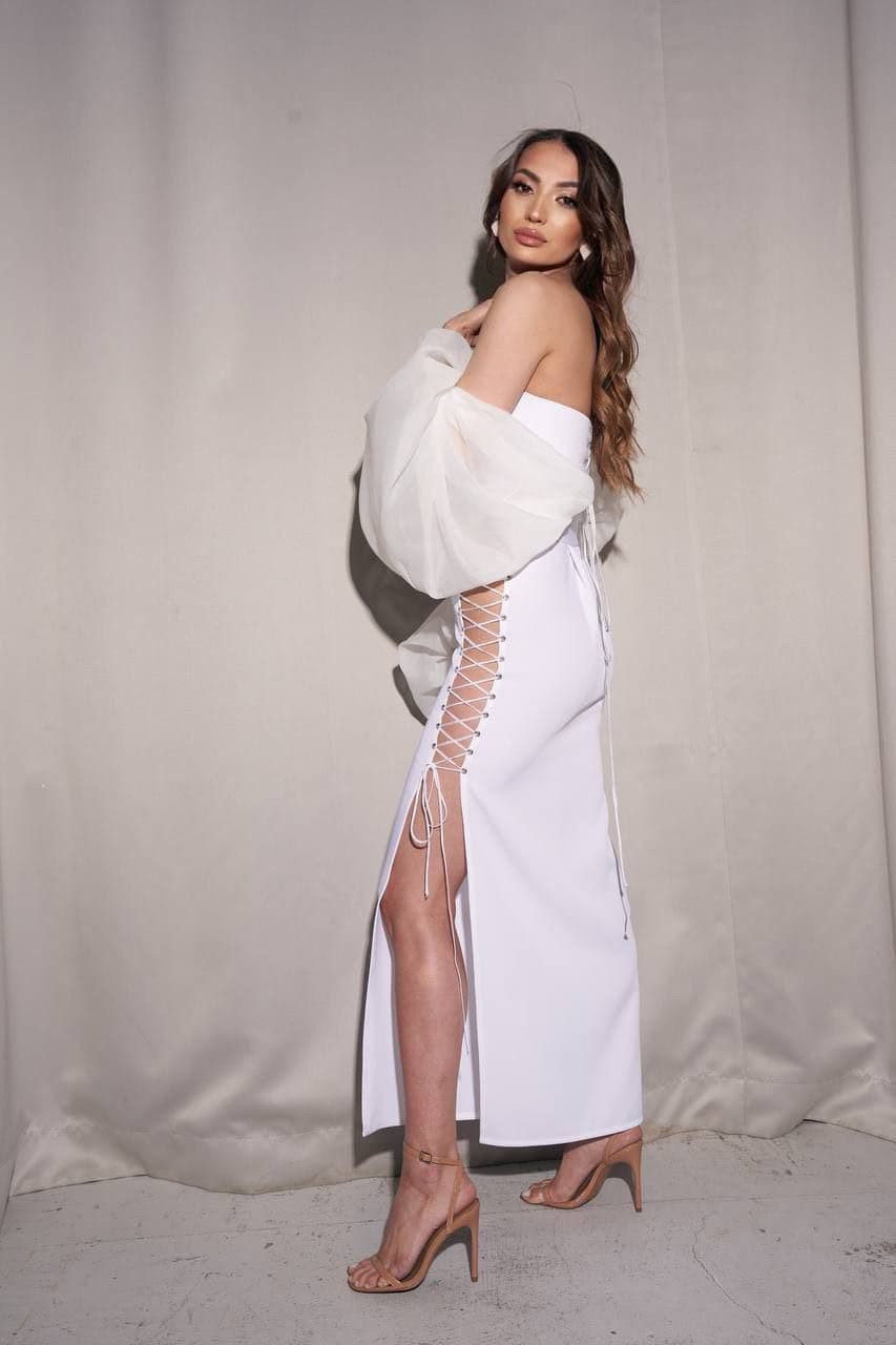 Zahara, brunette petite escort Nijmegen