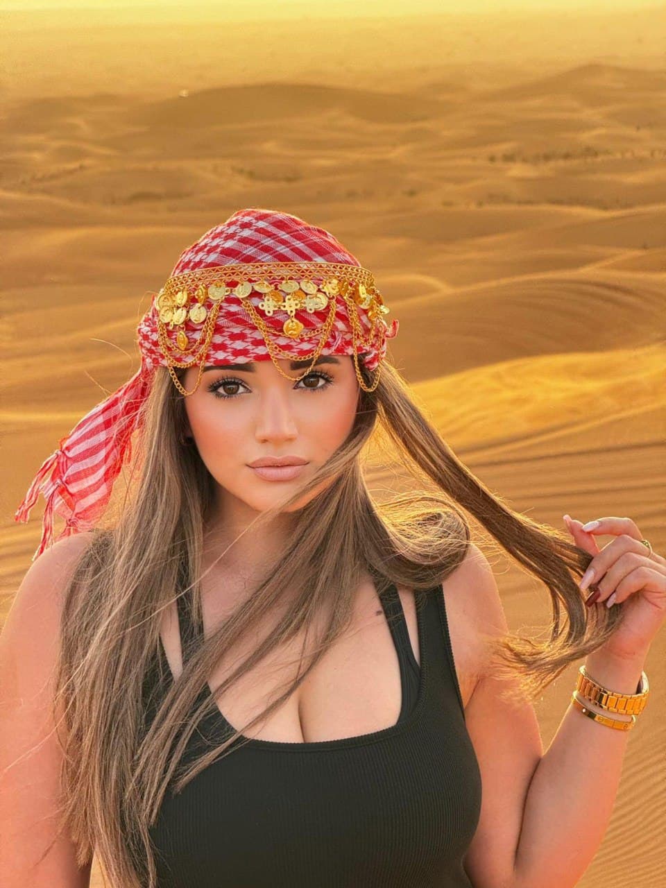 Lucia, blonde curvy escort Amsterdam