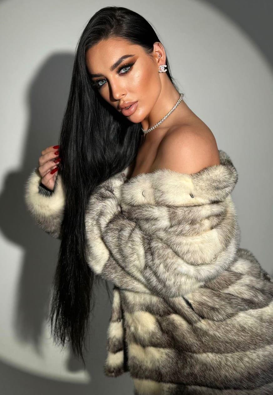 Chloe, 27 — escort in Den Haag