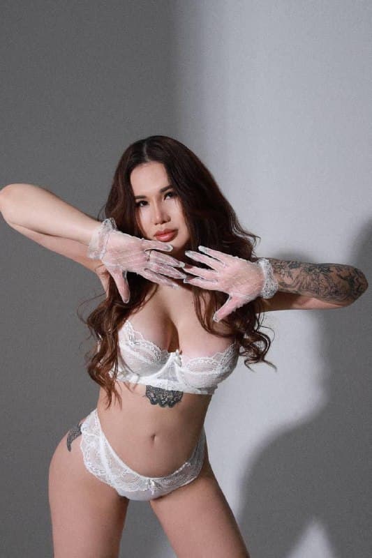 Holli, 29 — escort in Eindhoven