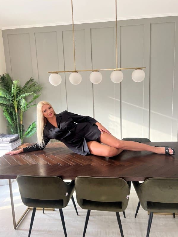Veronica, blonde atletische escort Den Haag