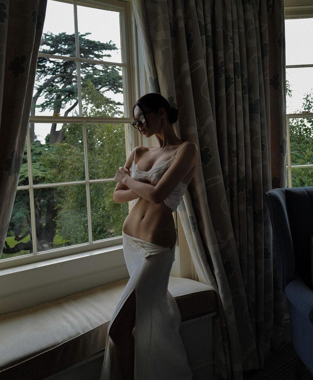 Ramona, brunette curvy escort Rotterdam