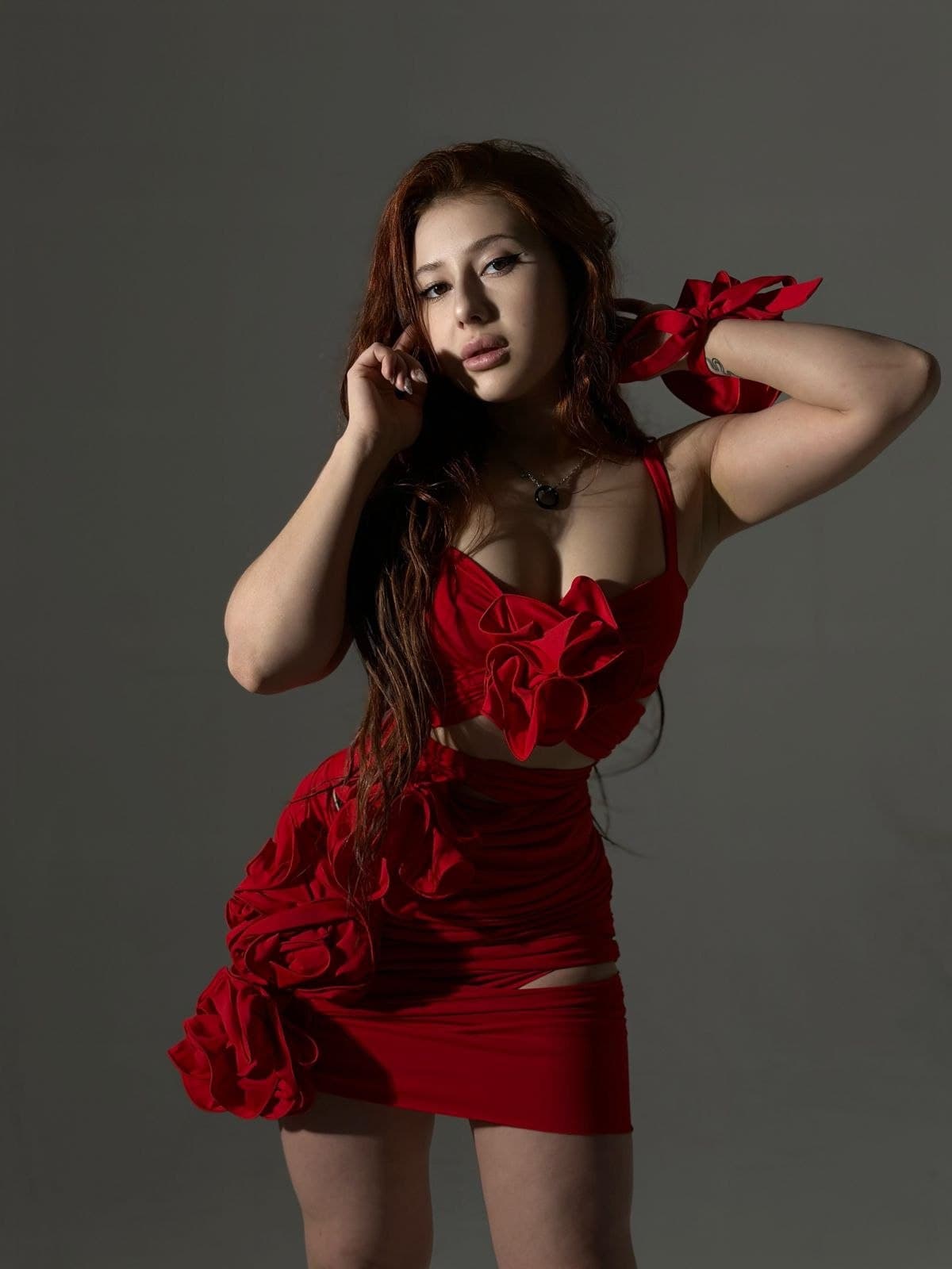 Dina, roodharige petite escort Utrecht