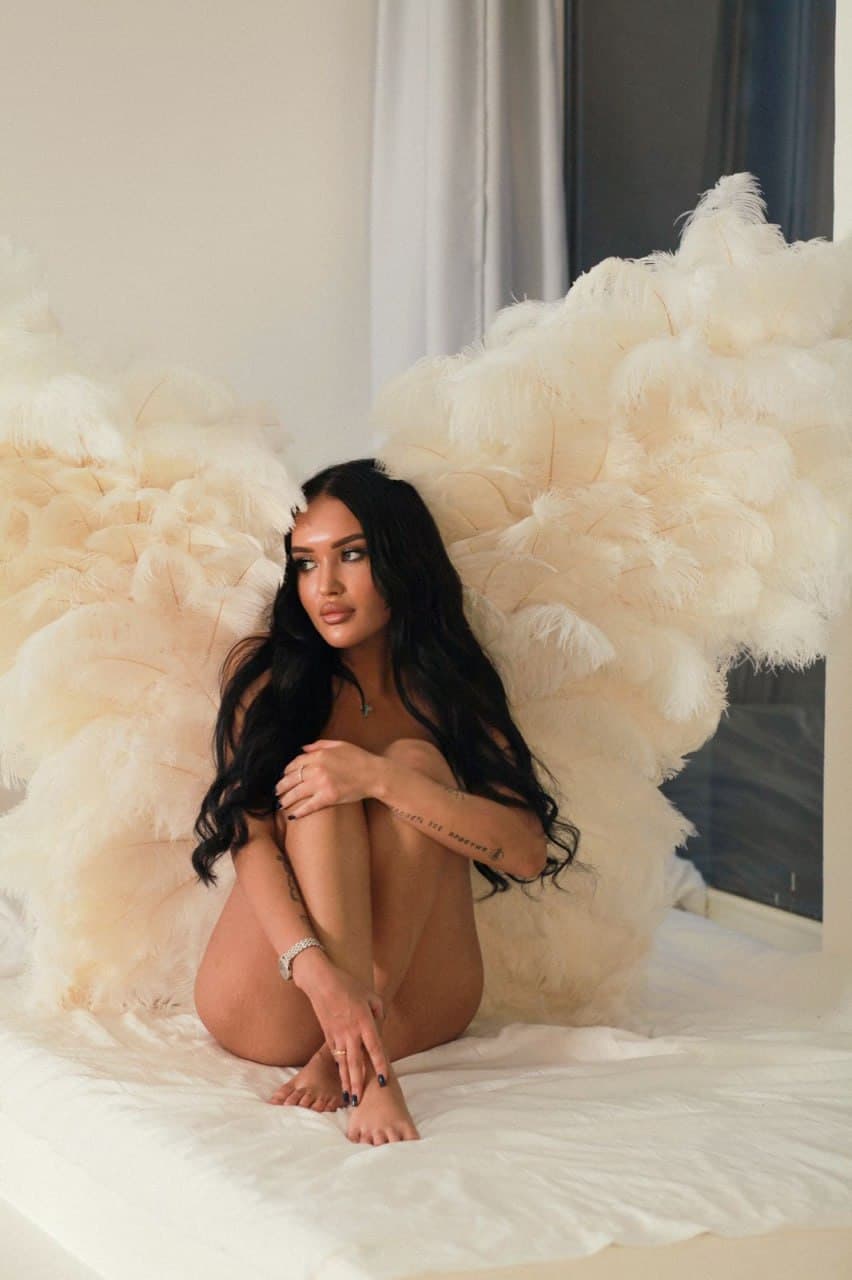 Alika, brunette petite escort Amsterdam