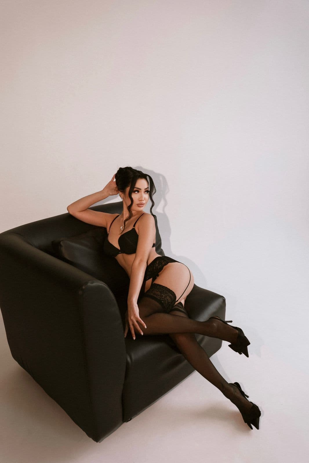 Alina, brunette slanke escort Amsterdam