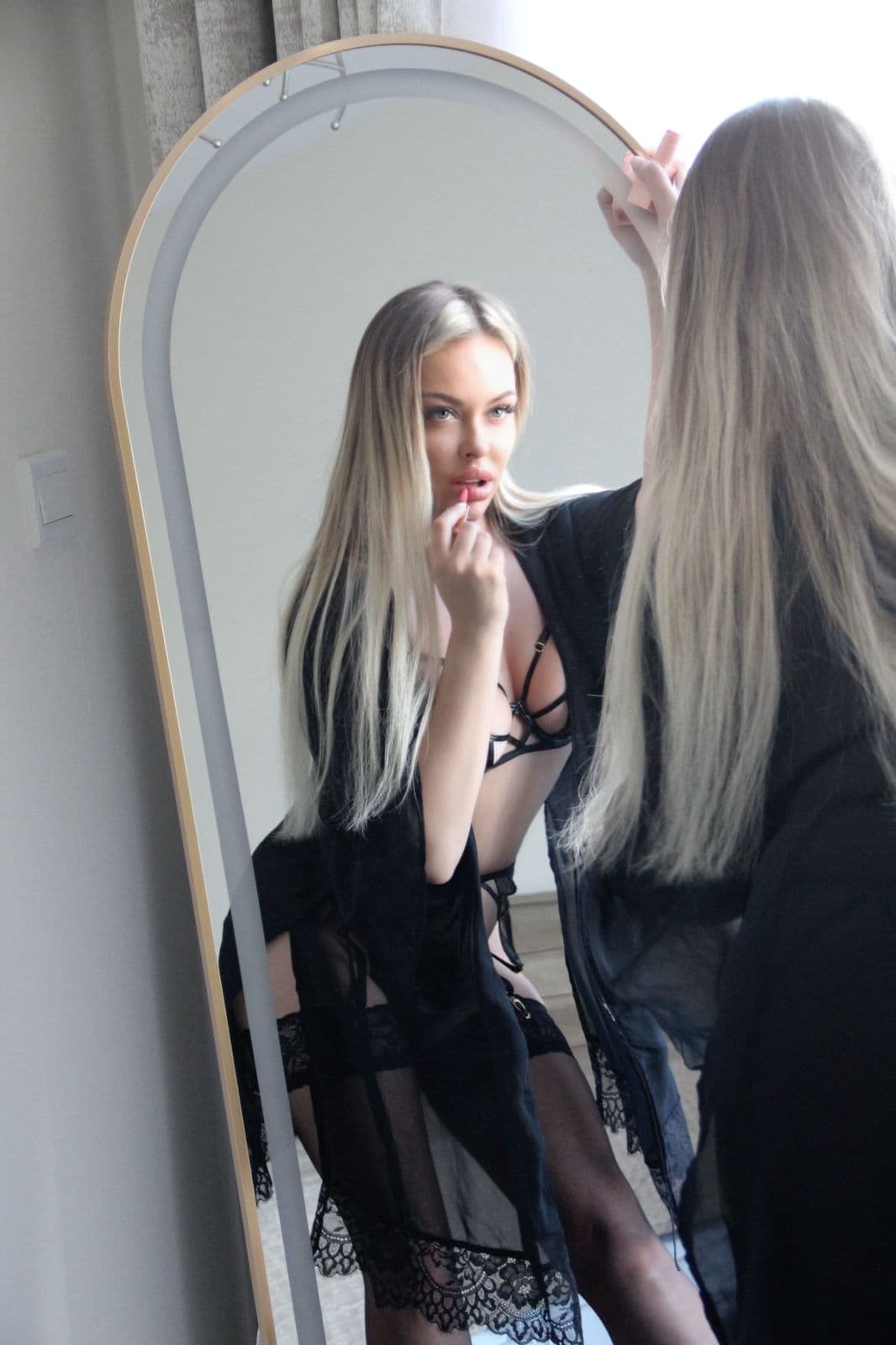 Khelen, blonde petite escort Eindhoven