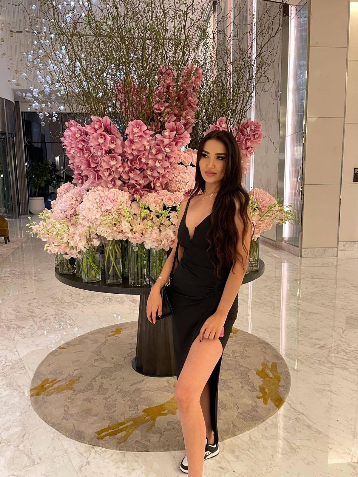 Amida, brunette vrouwelijke escort Den Haag
