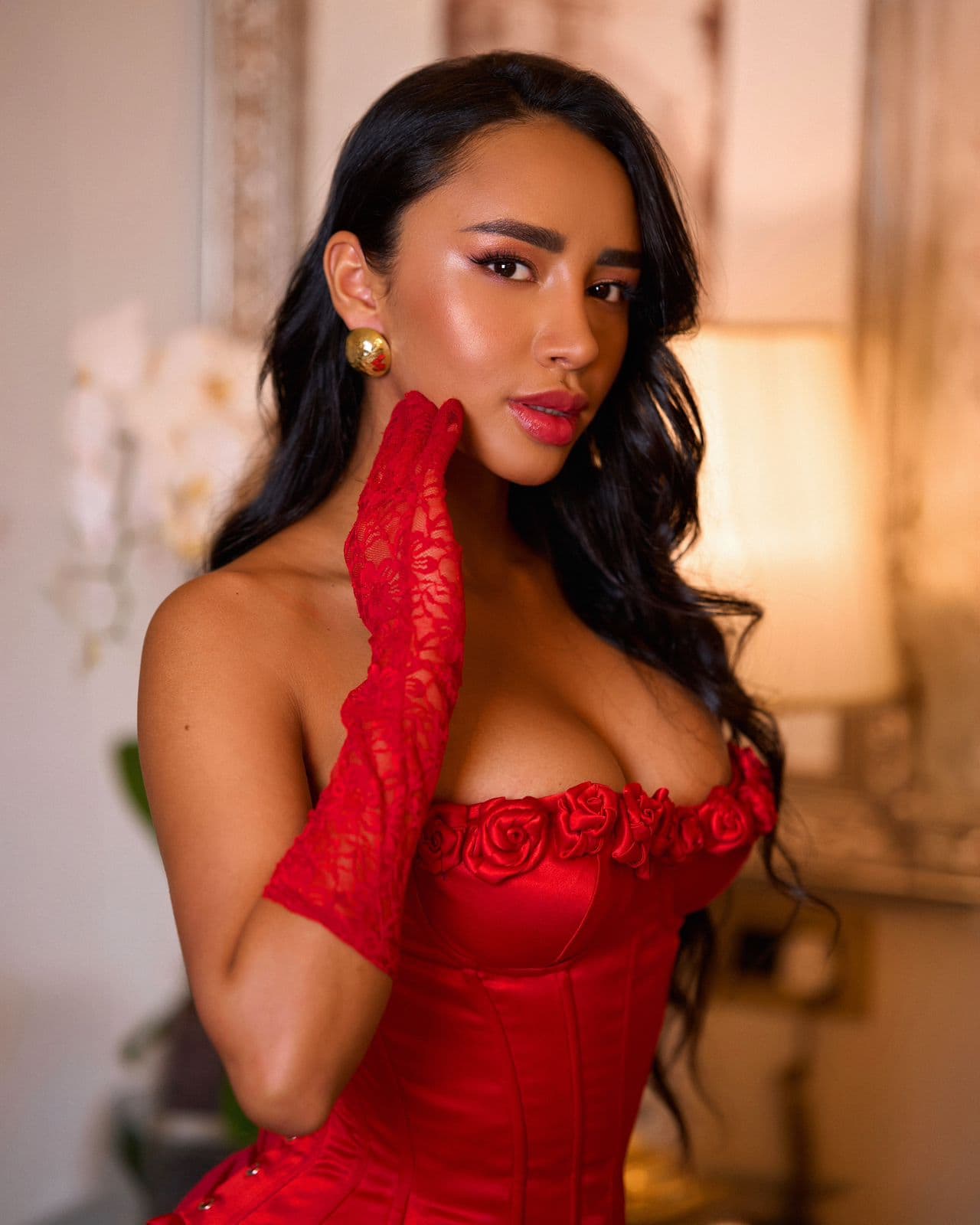 Amina, brunette volle escort Amsterdam