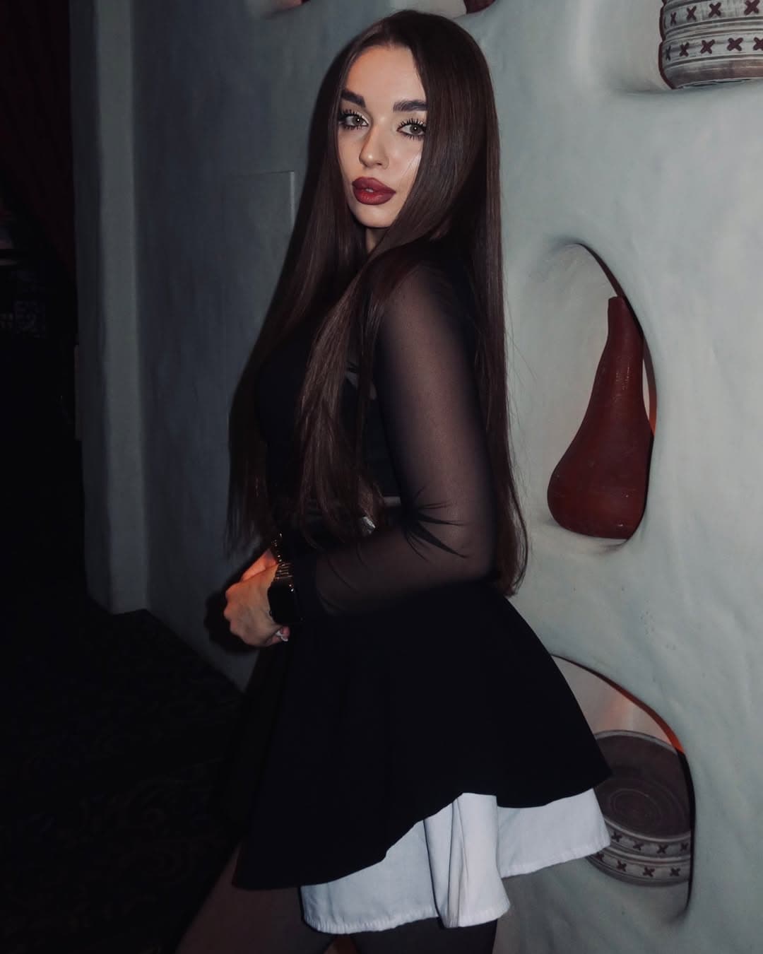 Stella, brunette slanke escort Rotterdam