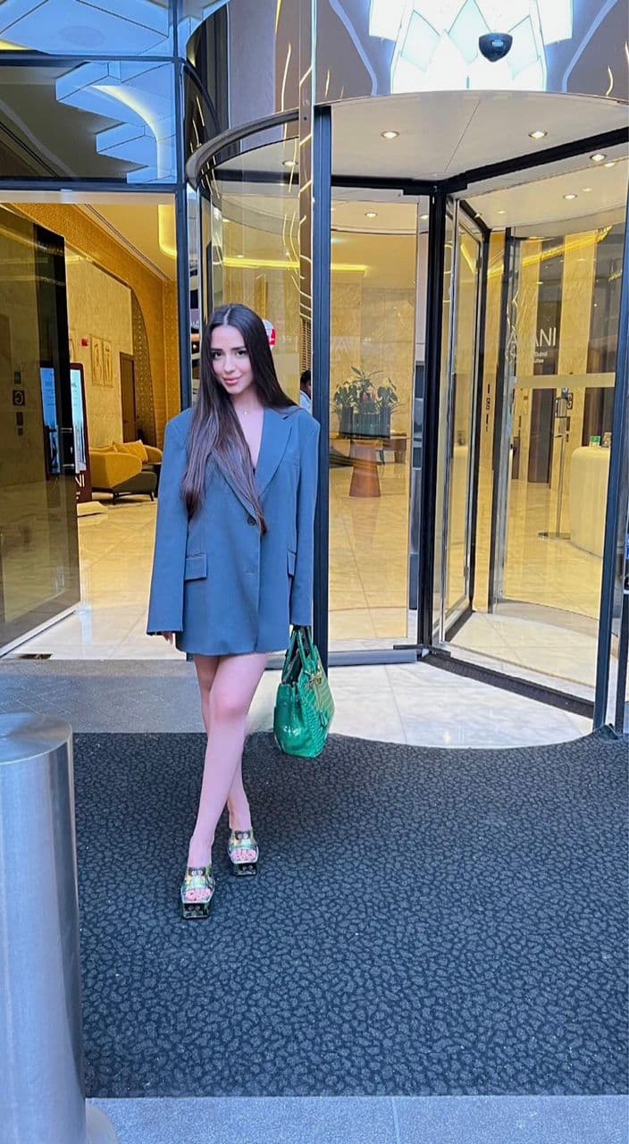 Faida, brunette tengere escort Apeldoorn