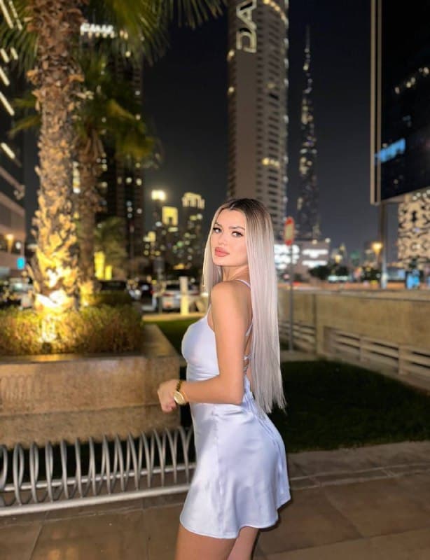 Alira, blonde tengere escort Amsterdam