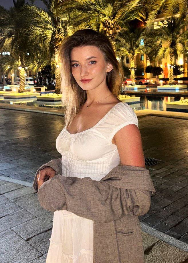 Avelina (23) — portret in Tilburg